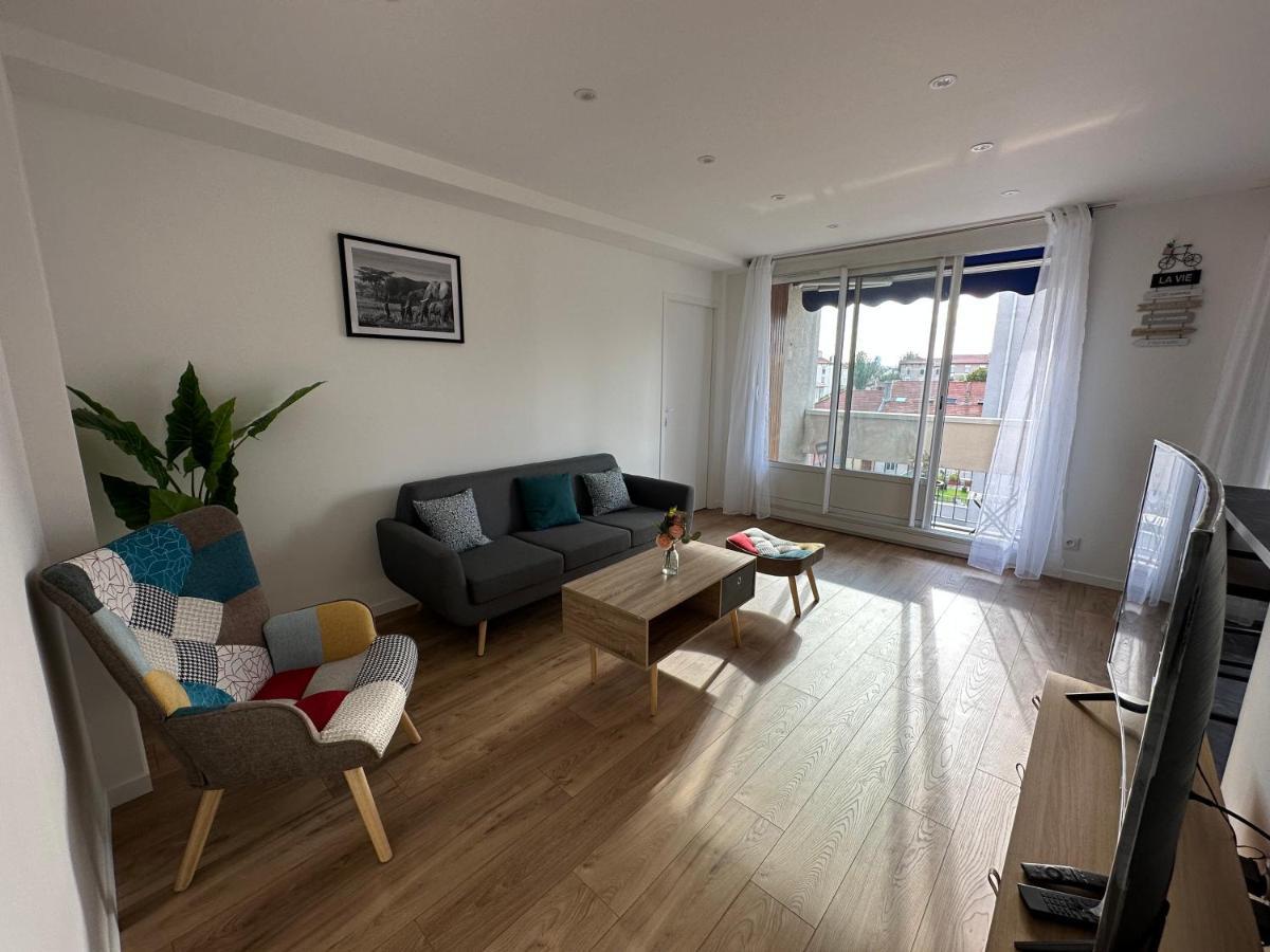 3 - Proche Metro Apartment